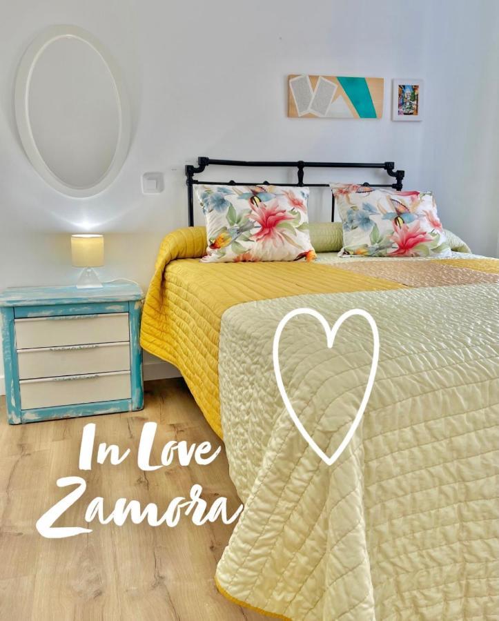In Love Zamora Exteriör bild