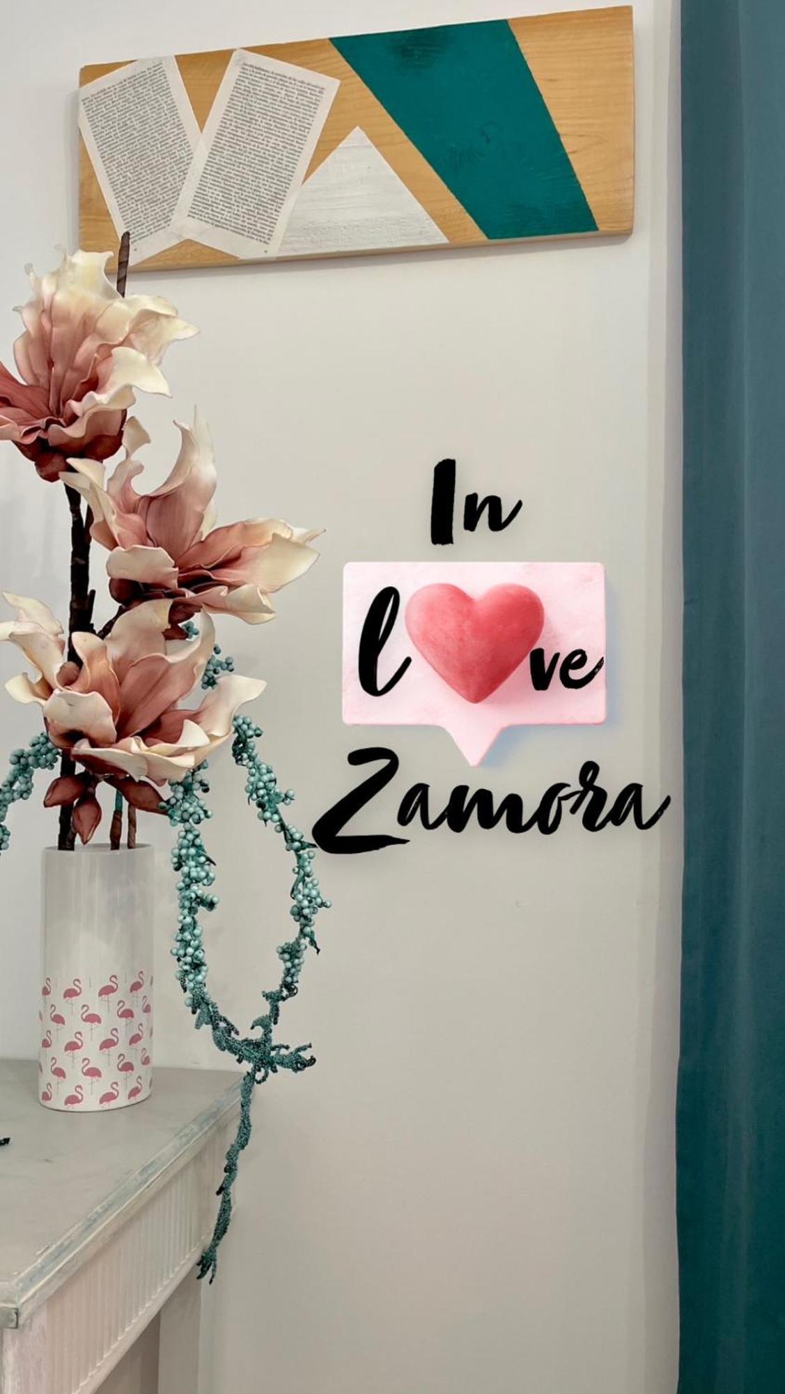 In Love Zamora Exteriör bild
